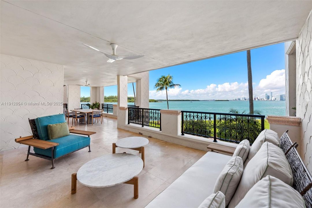 For Sale: $6,100,000 (3 beds, 3 baths, 2000 Square Feet)