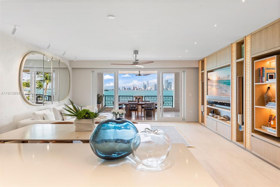 For Sale: $6,100,000 (3 beds, 3 baths, 2000 Square Feet)