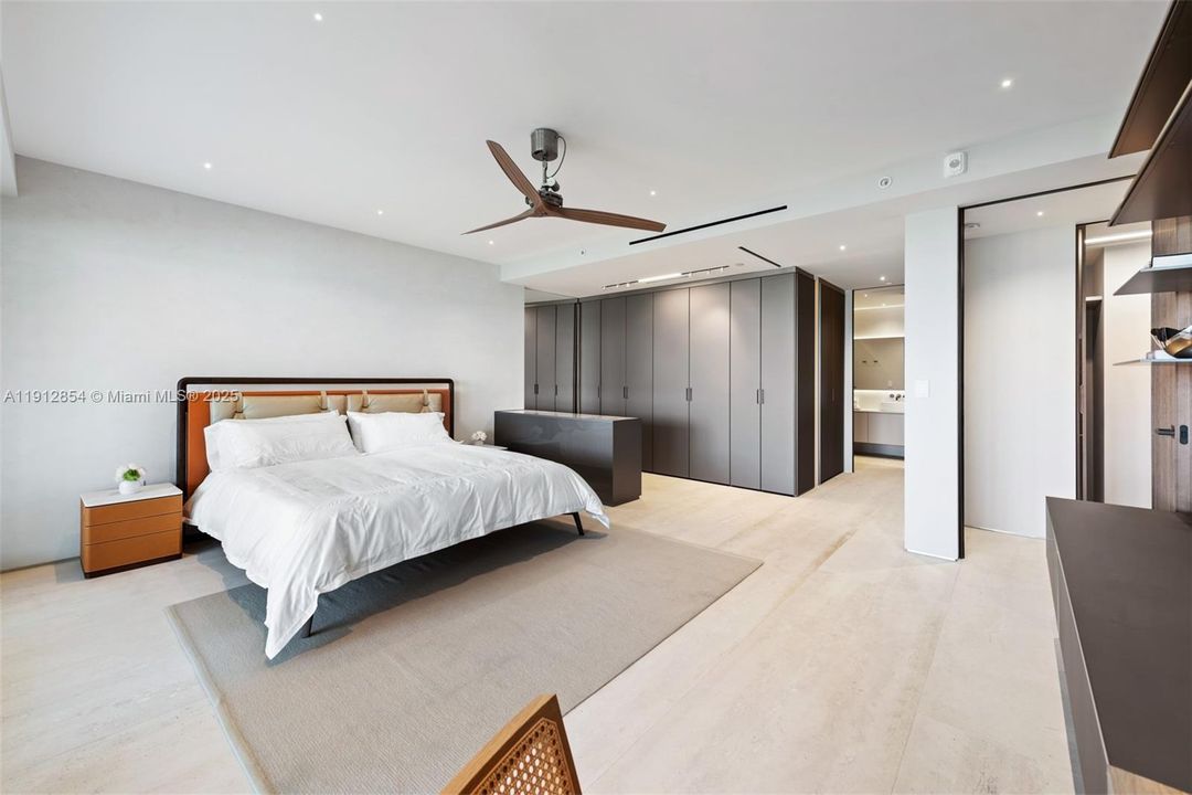 For Sale: $6,100,000 (3 beds, 3 baths, 2000 Square Feet)