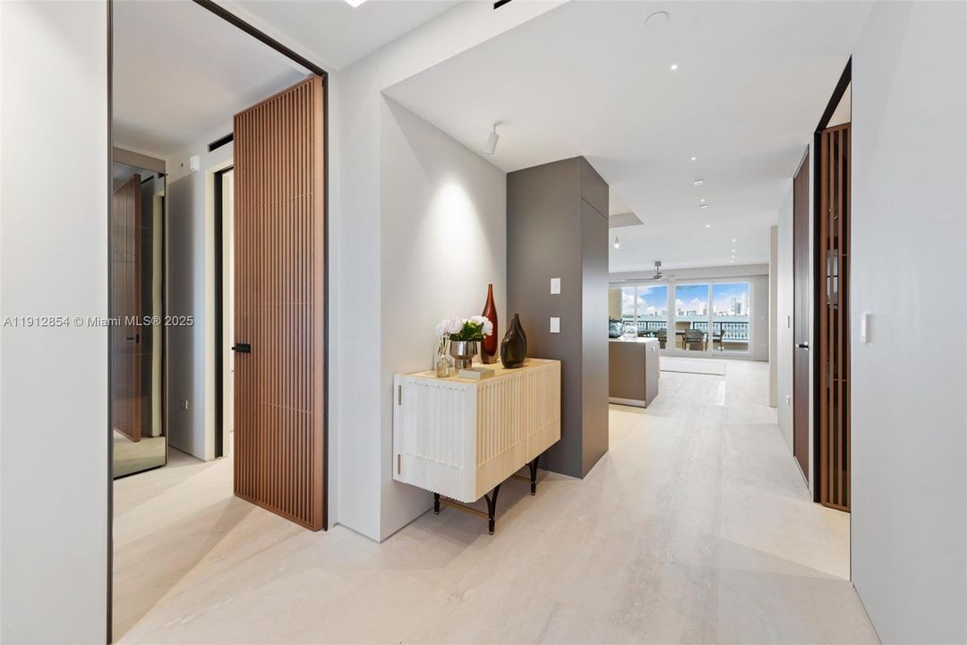 For Sale: $6,100,000 (3 beds, 3 baths, 2000 Square Feet)