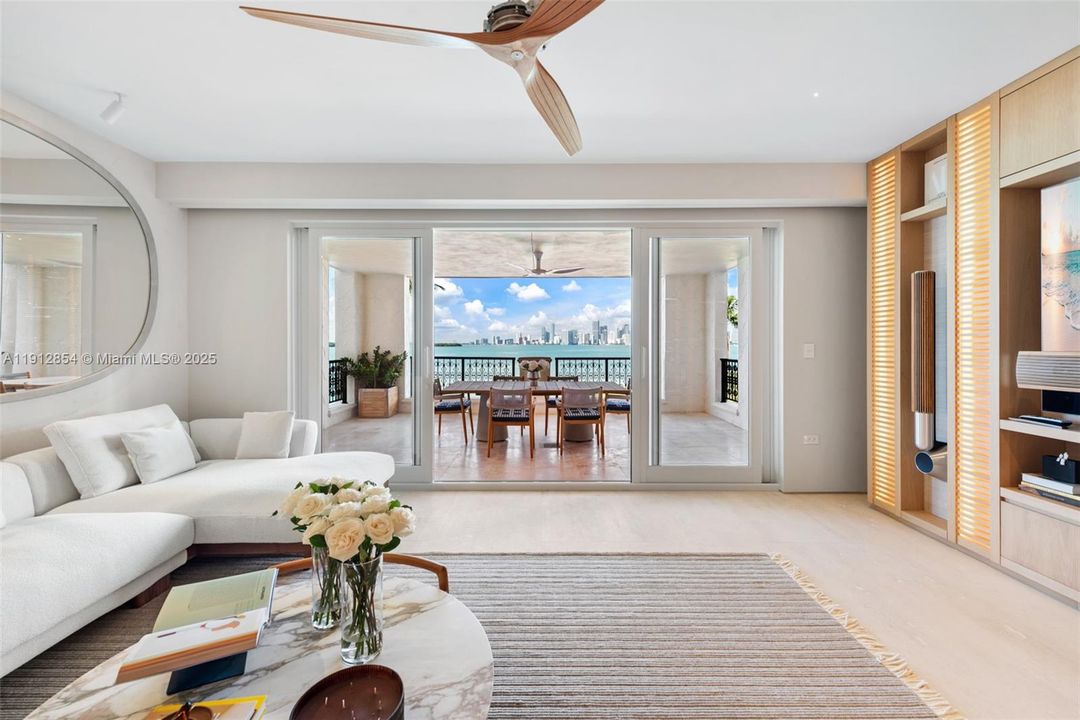 For Sale: $6,100,000 (3 beds, 3 baths, 2000 Square Feet)