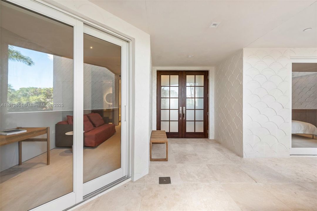 For Sale: $6,100,000 (3 beds, 3 baths, 2000 Square Feet)