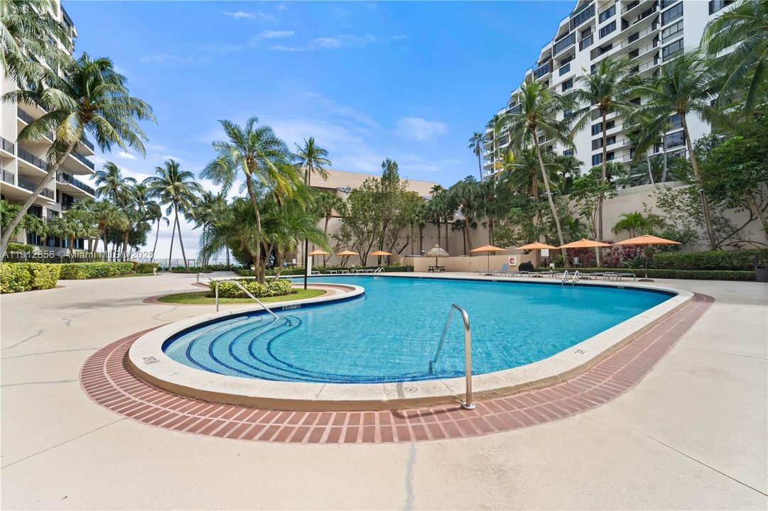 En Venta: $555,000 (2 camas, 2 baños, 1060 Pies cuadrados)