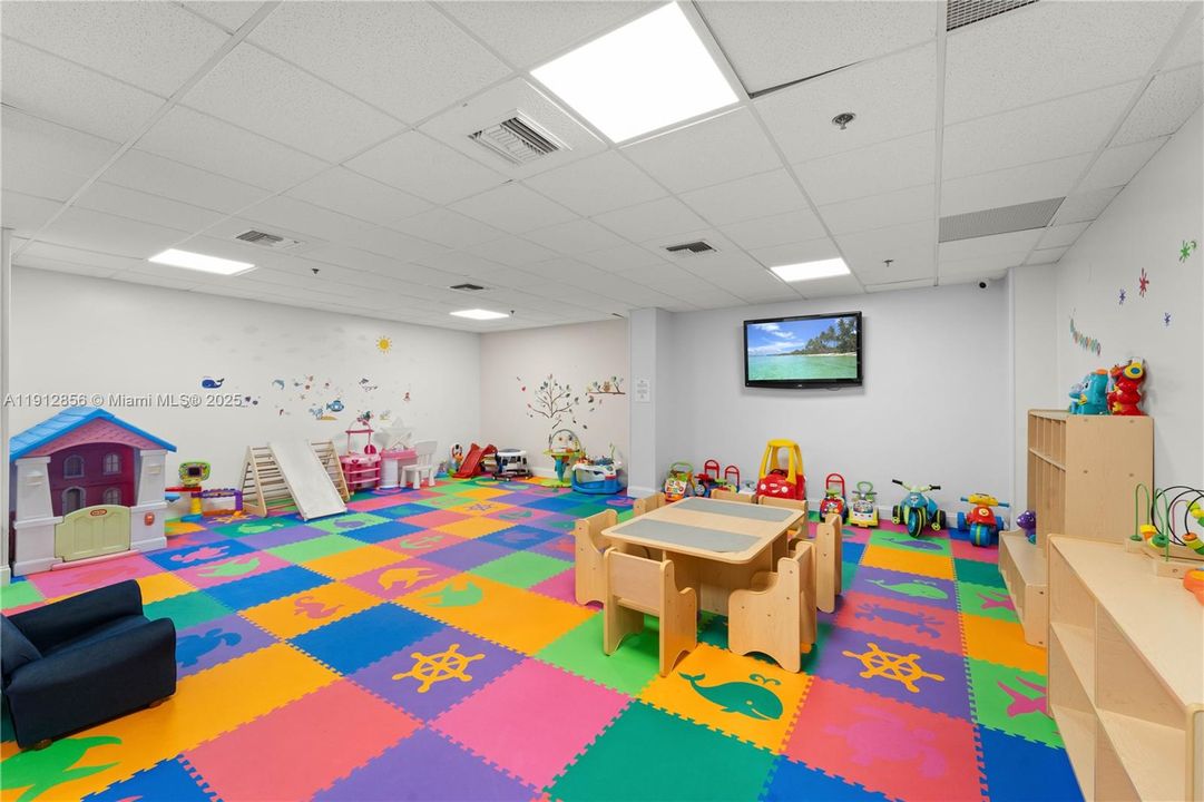 En Venta: $555,000 (2 camas, 2 baños, 1060 Pies cuadrados)