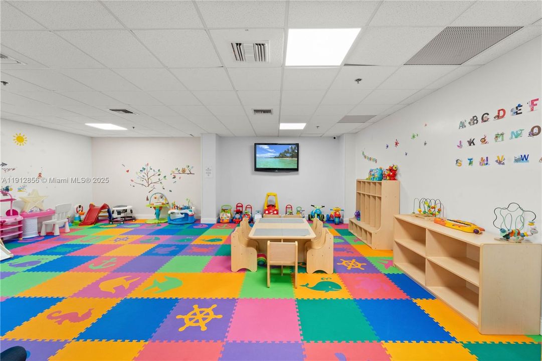 En Venta: $555,000 (2 camas, 2 baños, 1060 Pies cuadrados)