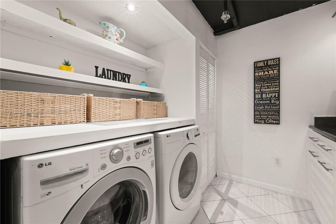 En Venta: $555,000 (2 camas, 2 baños, 1060 Pies cuadrados)