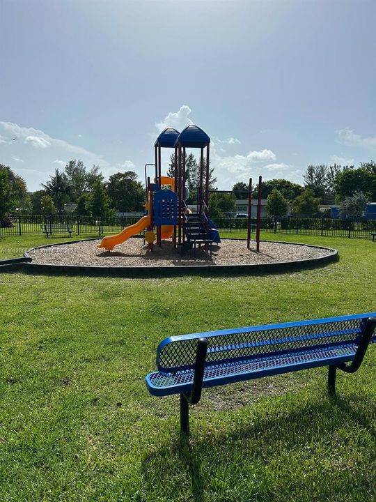 На продажу: $534,000 (3 спален, 2 ванн, 1612 Квадратных фут)