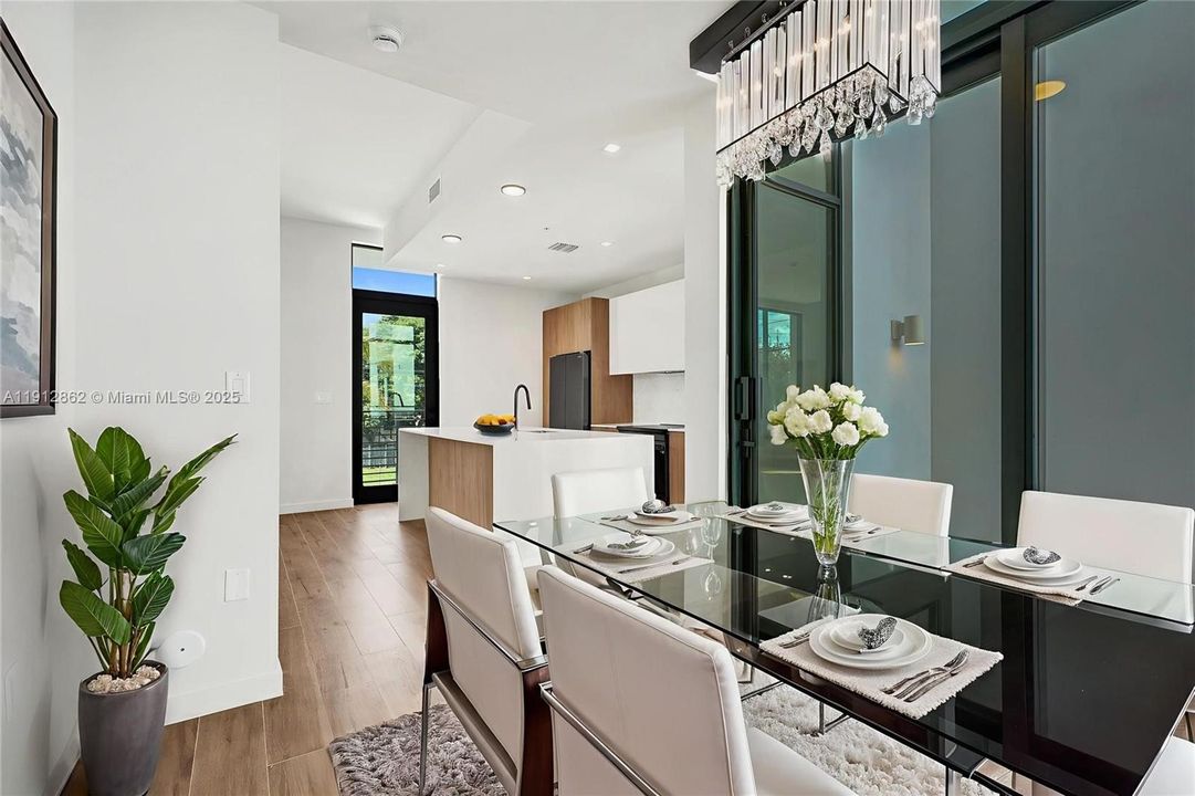 合同活跃: $1,150,000 (3 贝兹, 3 浴室, 2181 平方英尺)