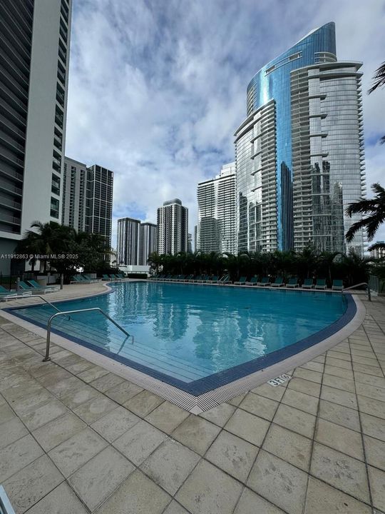 Active With Contract: $5,800 (2 beds, 2 baths, 1334 Square Feet)