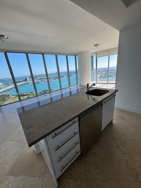 Active With Contract: $5,800 (2 beds, 2 baths, 1334 Square Feet)