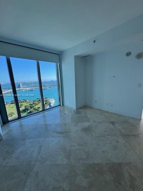 Active With Contract: $5,800 (2 beds, 2 baths, 1334 Square Feet)