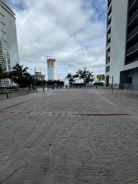 Active With Contract: $5,800 (2 beds, 2 baths, 1334 Square Feet)