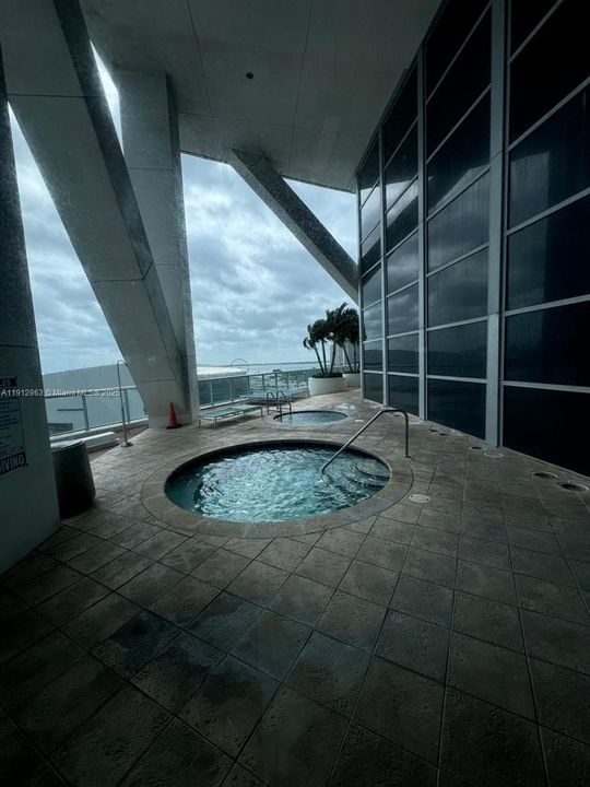 Active With Contract: $5,800 (2 beds, 2 baths, 1334 Square Feet)