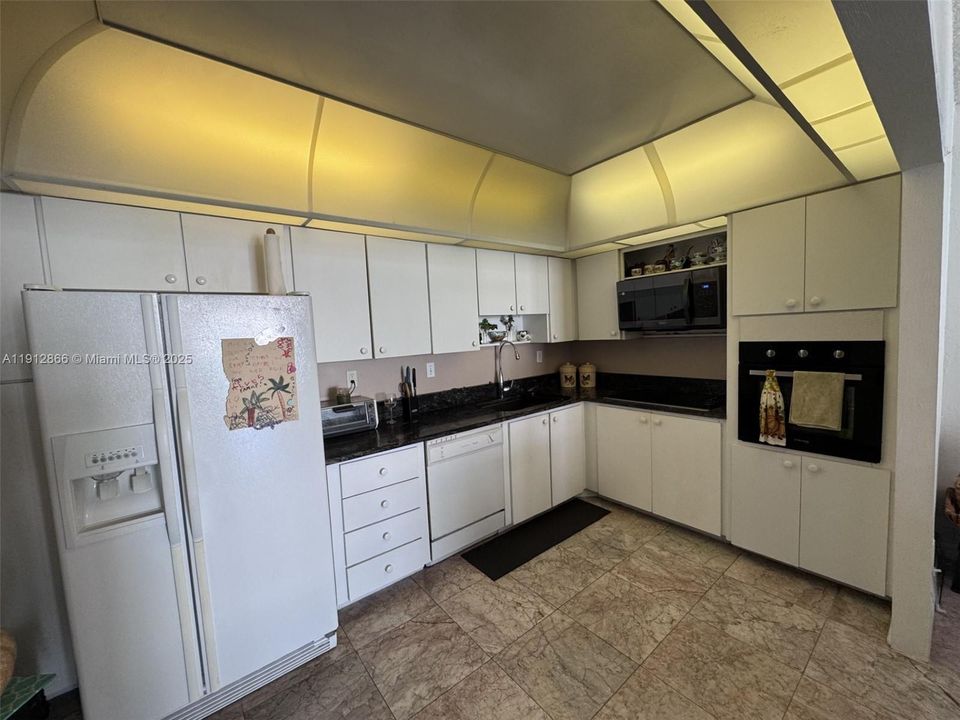 待售: $430,000 (2 贝兹, 2 浴室, 1525 平方英尺)