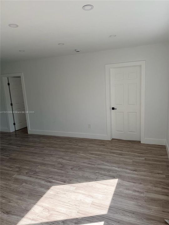 Recently Rented: $2,250 (2 beds, 1 baths, 750 Square Feet)