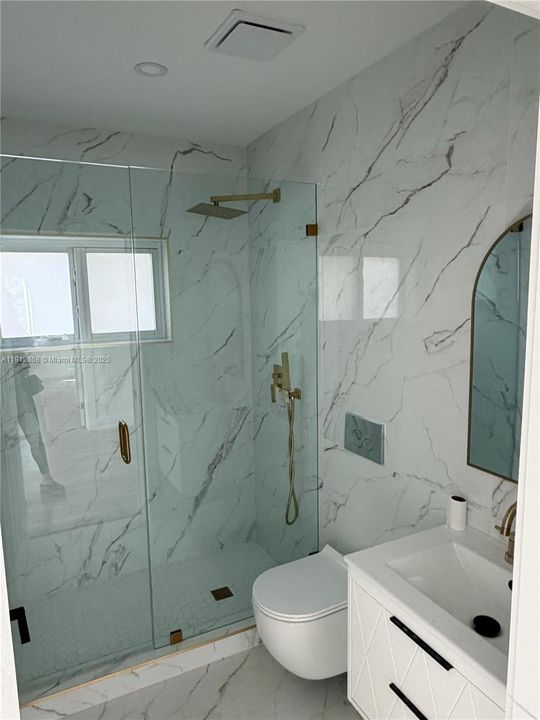 Recently Rented: $2,250 (2 beds, 1 baths, 750 Square Feet)