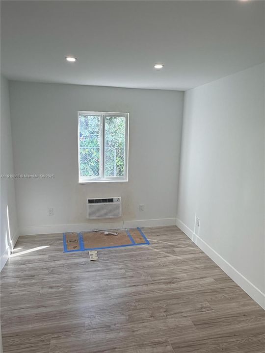 Recently Rented: $2,250 (2 beds, 1 baths, 750 Square Feet)