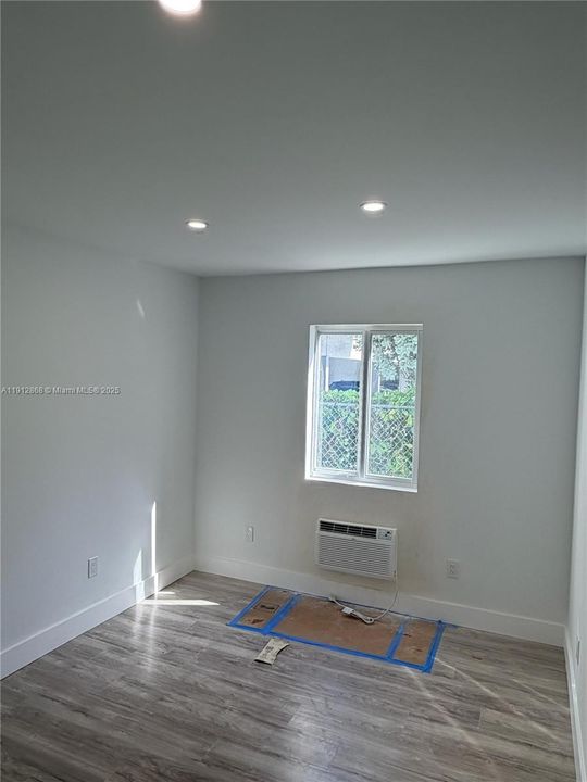 Recently Rented: $2,250 (2 beds, 1 baths, 750 Square Feet)