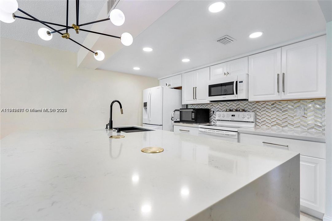 For Rent: $3,400 (2 beds, 2 baths, 1318 Square Feet)