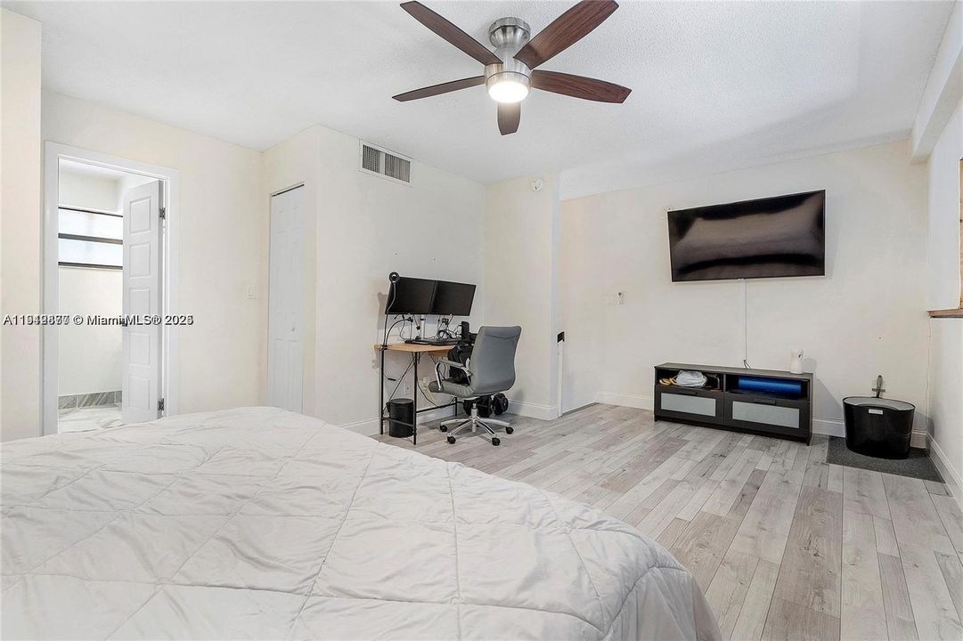 For Rent: $3,400 (2 beds, 2 baths, 1318 Square Feet)