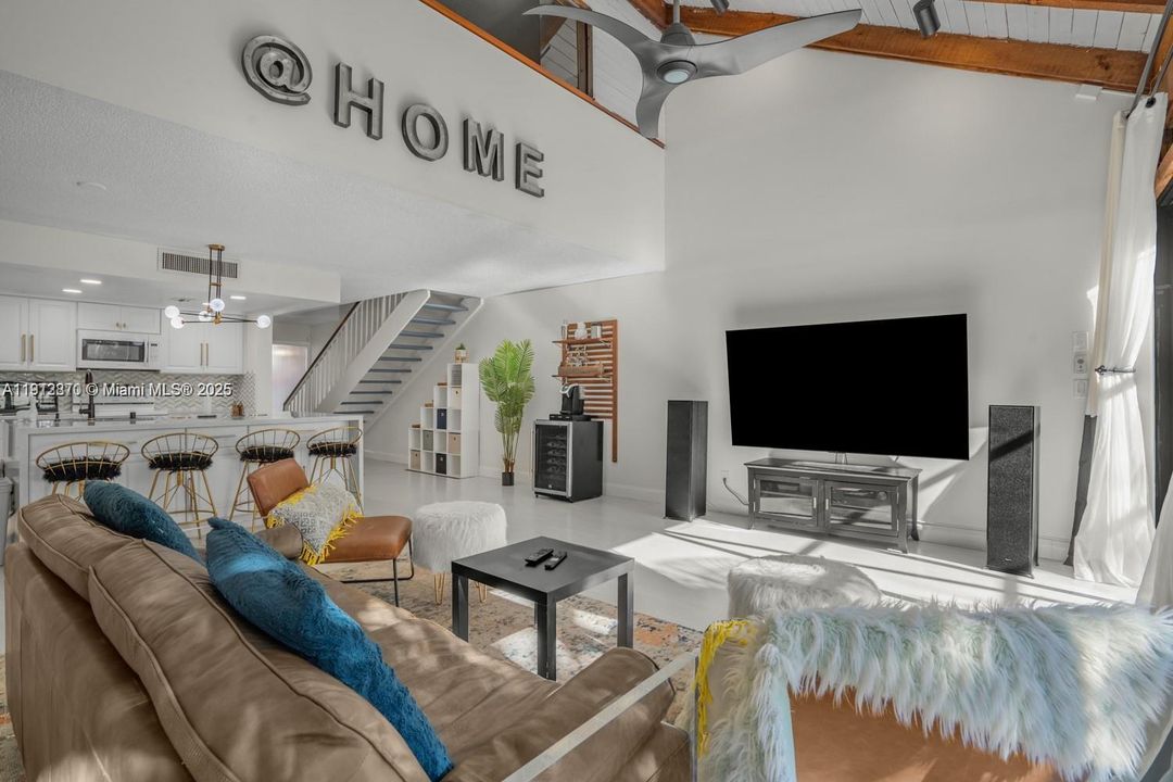 For Rent: $3,400 (2 beds, 2 baths, 1318 Square Feet)