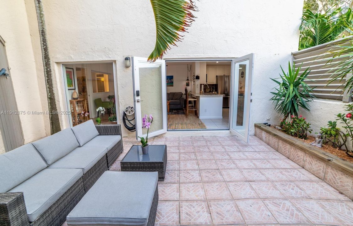 Недавно арендовано: $2,500 (1 спален, 1 ванн, 740 Квадратных фут)