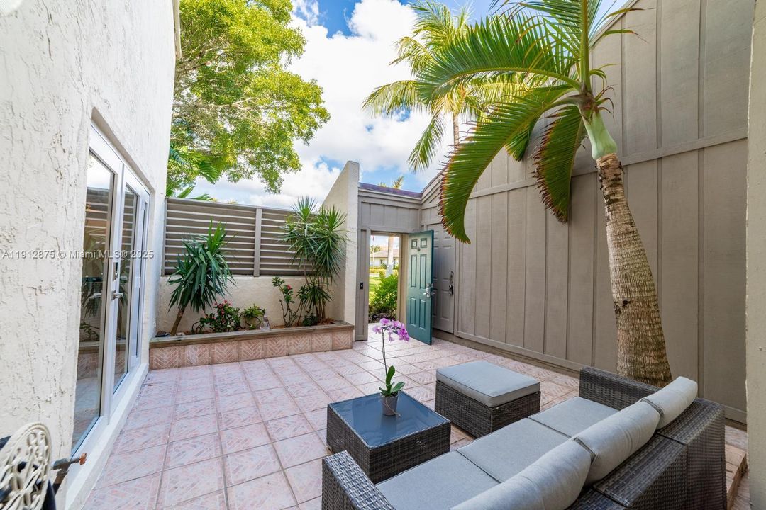 Недавно арендовано: $2,500 (1 спален, 1 ванн, 740 Квадратных фут)