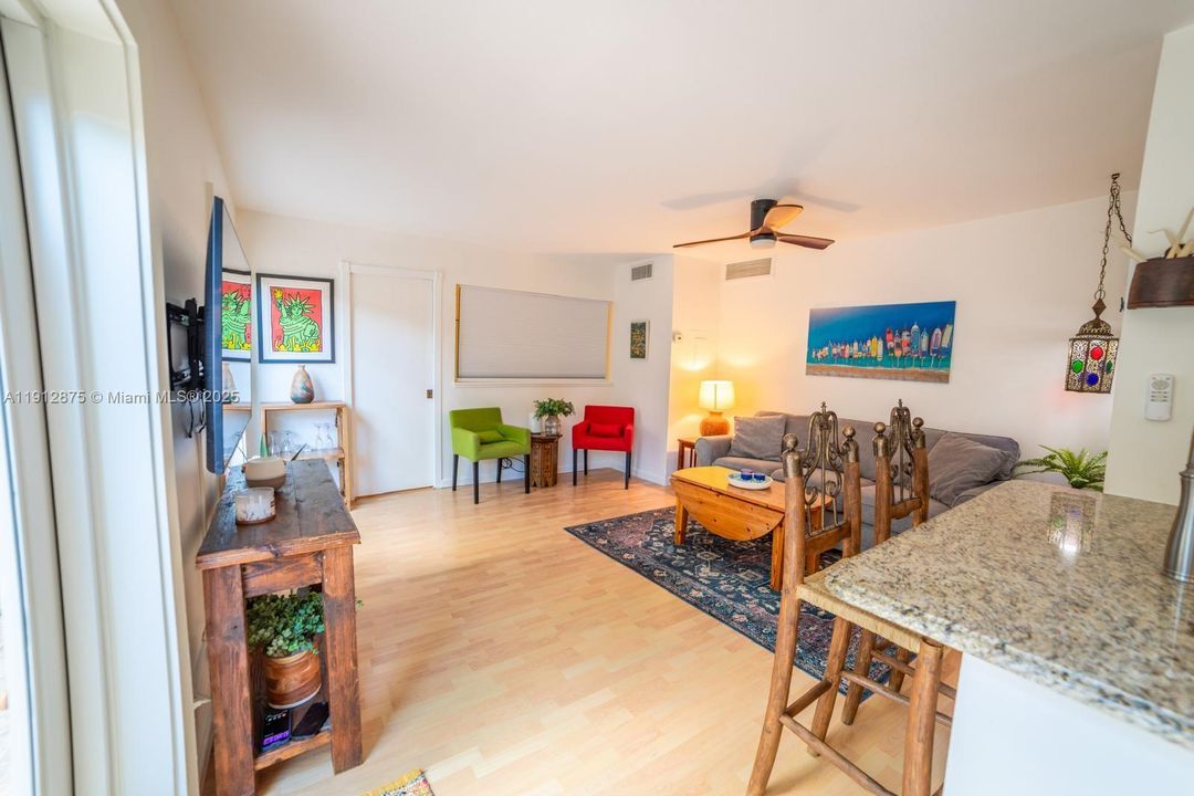 Недавно арендовано: $2,500 (1 спален, 1 ванн, 740 Квадратных фут)