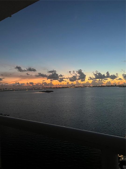 For Sale: $995,000 (2 beds, 2 baths, 1717 Square Feet)