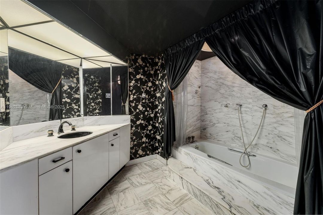 En Venta: $1,185,000 (3 camas, 3 baños, 2868 Pies cuadrados)