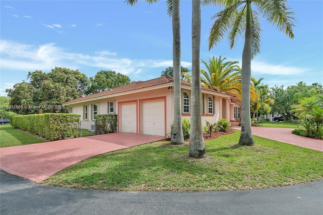 出租: $5,900 (5 贝兹, 4 浴室, 3022 平方英尺)