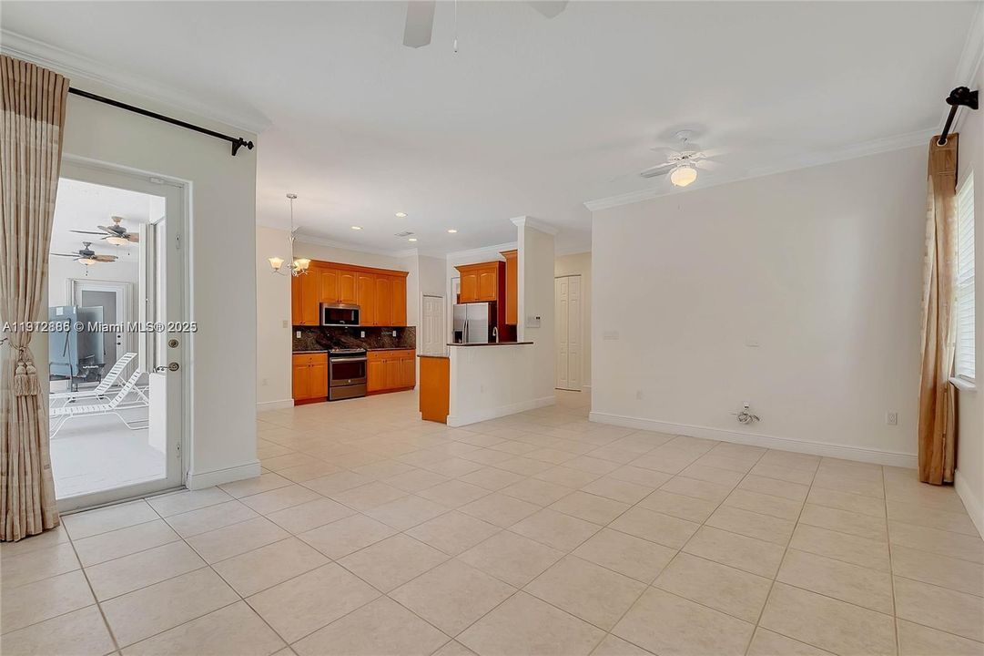 出租: $5,900 (5 贝兹, 4 浴室, 3022 平方英尺)