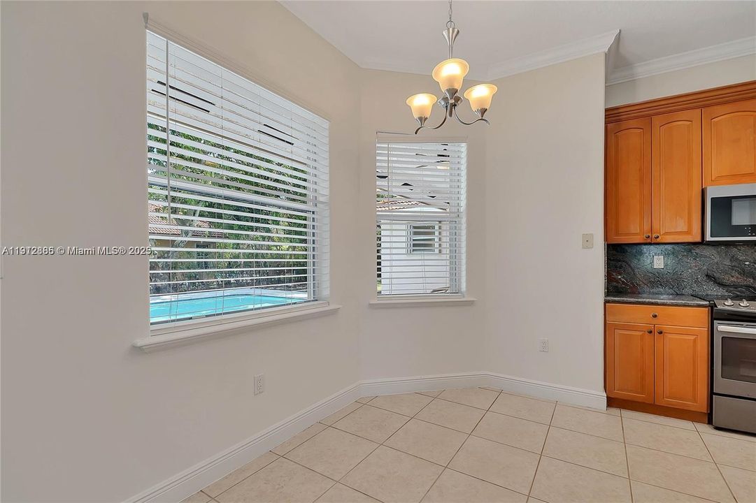 出租: $5,900 (5 贝兹, 4 浴室, 3022 平方英尺)