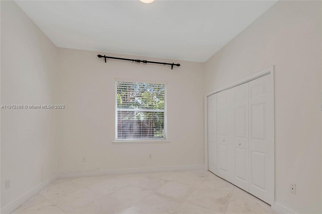 出租: $5,900 (5 贝兹, 4 浴室, 3022 平方英尺)