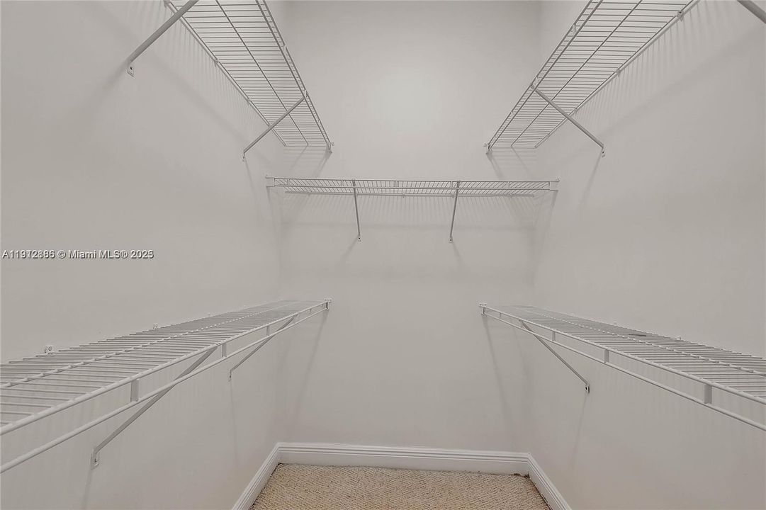 出租: $5,900 (5 贝兹, 4 浴室, 3022 平方英尺)