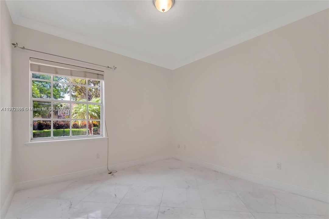 出租: $5,900 (5 贝兹, 4 浴室, 3022 平方英尺)