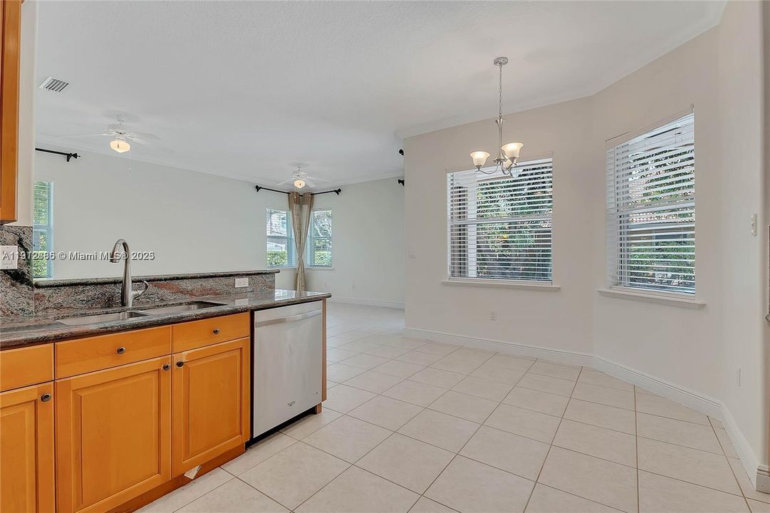 出租: $5,900 (5 贝兹, 4 浴室, 3022 平方英尺)