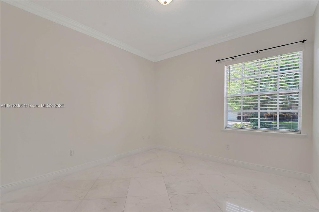 出租: $5,900 (5 贝兹, 4 浴室, 3022 平方英尺)