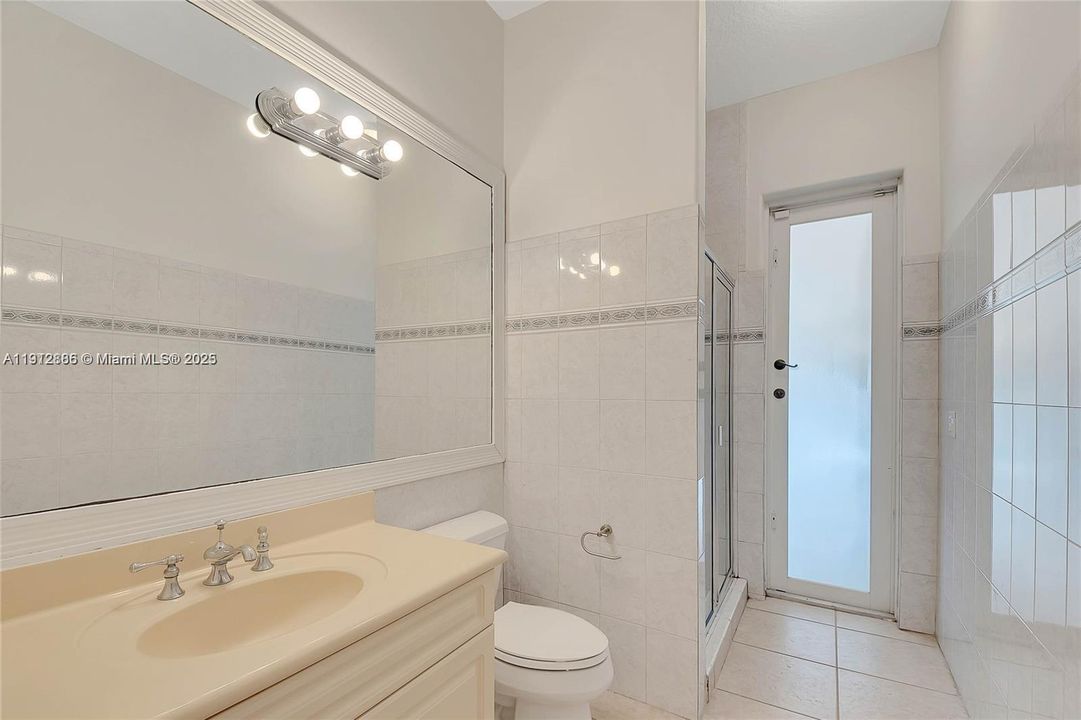 出租: $5,900 (5 贝兹, 4 浴室, 3022 平方英尺)