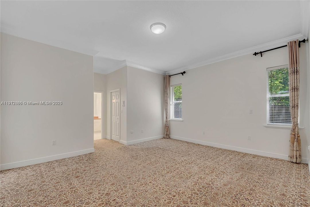 出租: $5,900 (5 贝兹, 4 浴室, 3022 平方英尺)