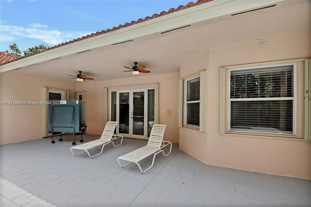 出租: $5,900 (5 贝兹, 4 浴室, 3022 平方英尺)