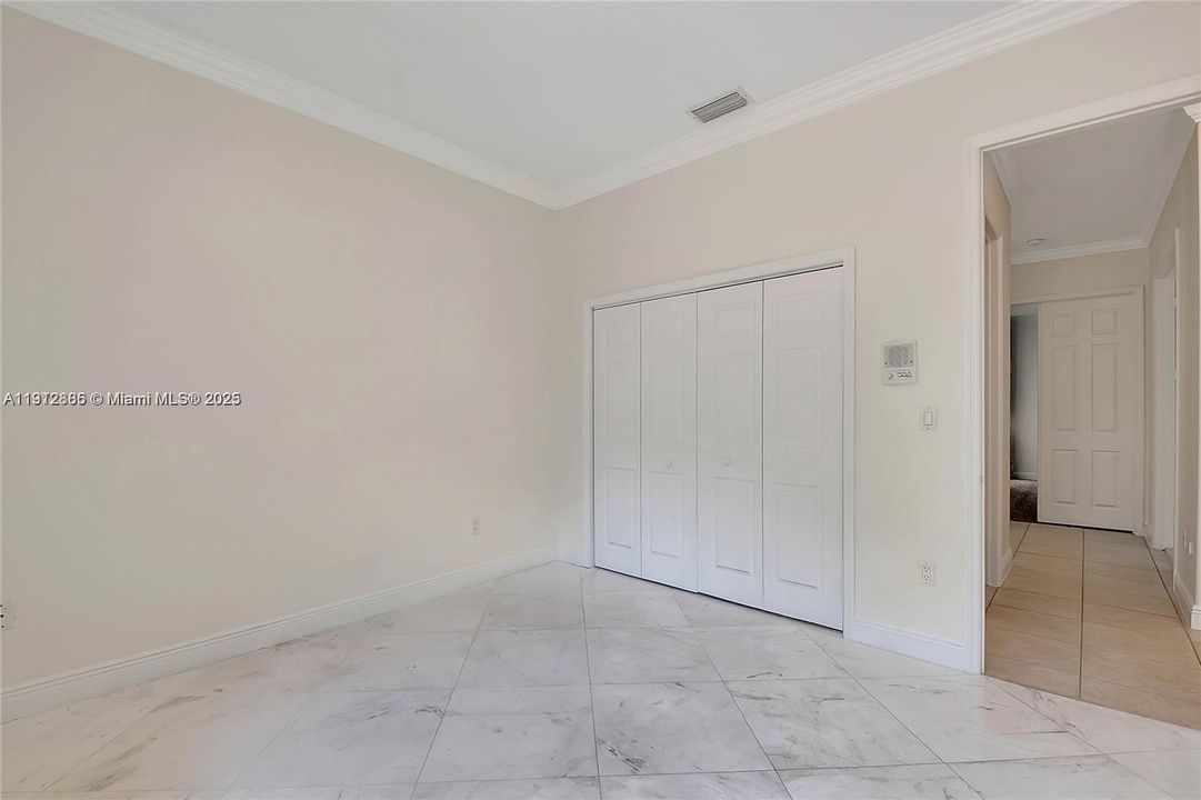 出租: $5,900 (5 贝兹, 4 浴室, 3022 平方英尺)