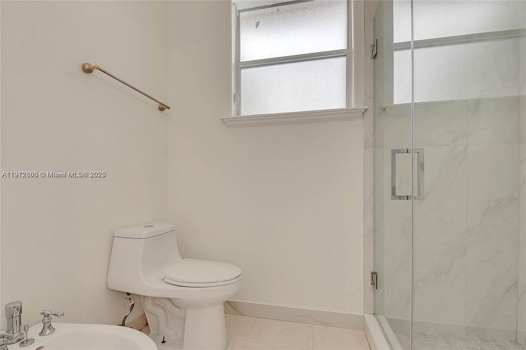 出租: $5,900 (5 贝兹, 4 浴室, 3022 平方英尺)