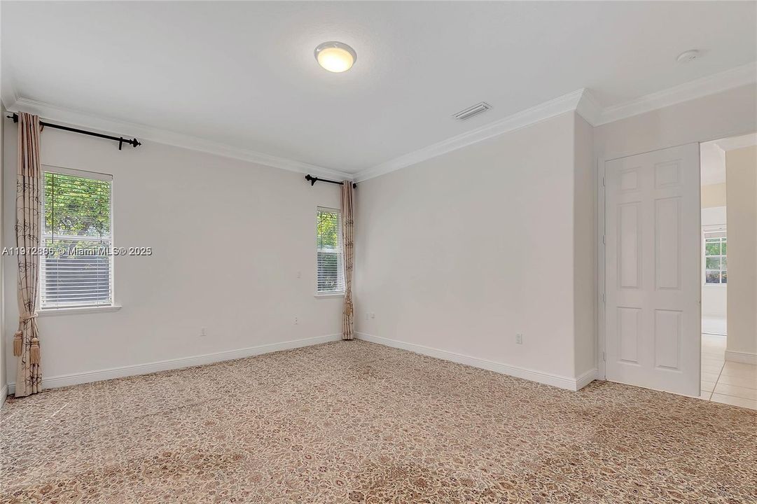 出租: $5,900 (5 贝兹, 4 浴室, 3022 平方英尺)