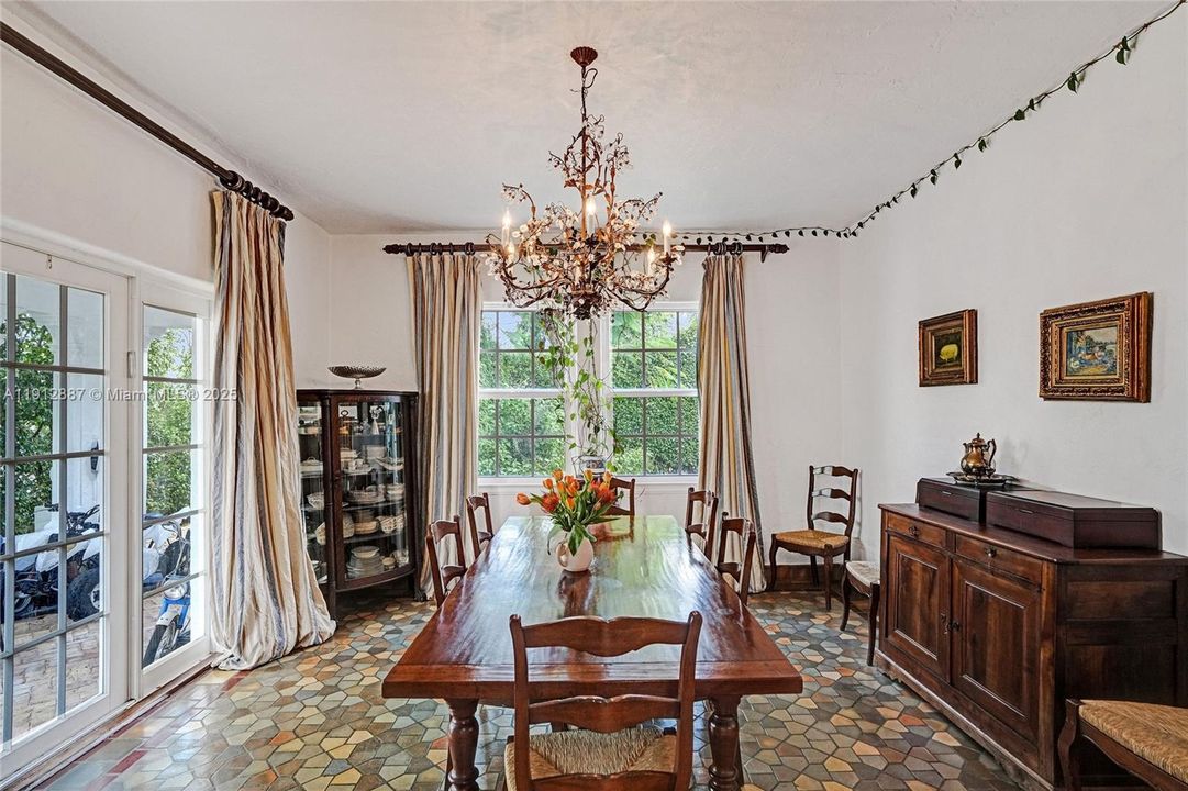 For Sale: $5,857,525 (8 beds, 5 baths, 4358 Square Feet)