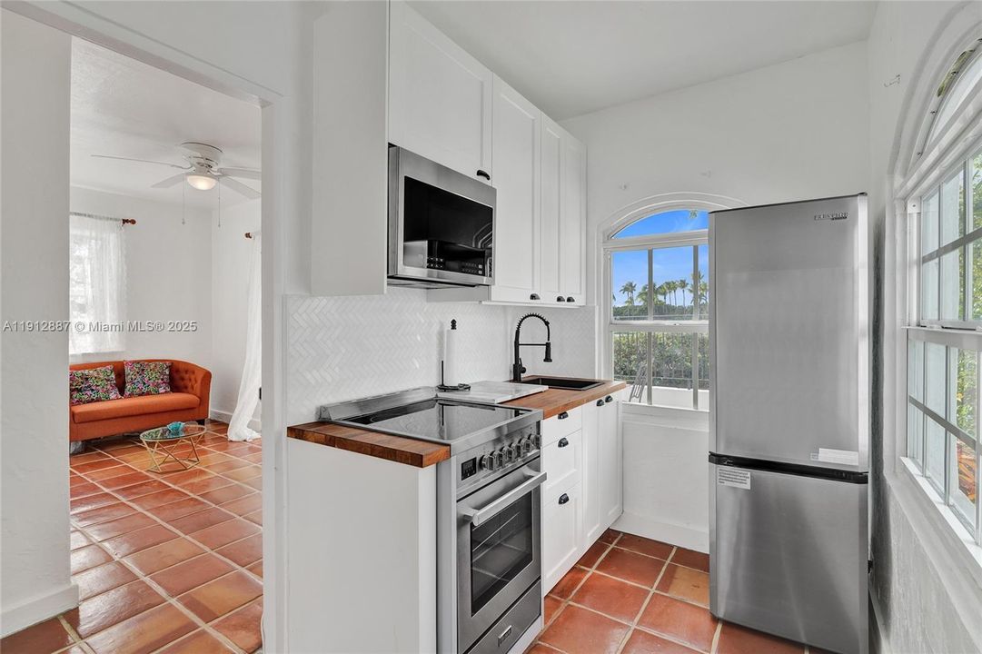 For Sale: $5,857,525 (8 beds, 5 baths, 4358 Square Feet)