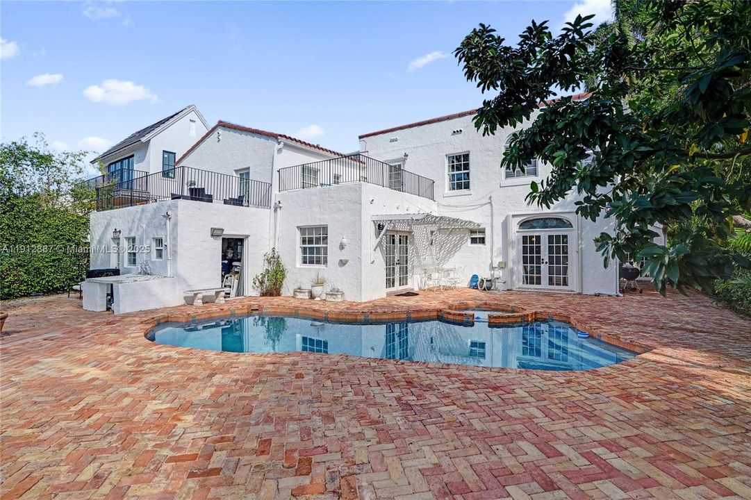 For Sale: $5,857,525 (8 beds, 5 baths, 4358 Square Feet)