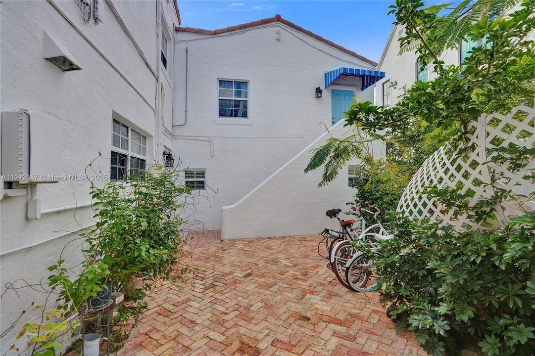 For Sale: $5,857,525 (8 beds, 5 baths, 4358 Square Feet)