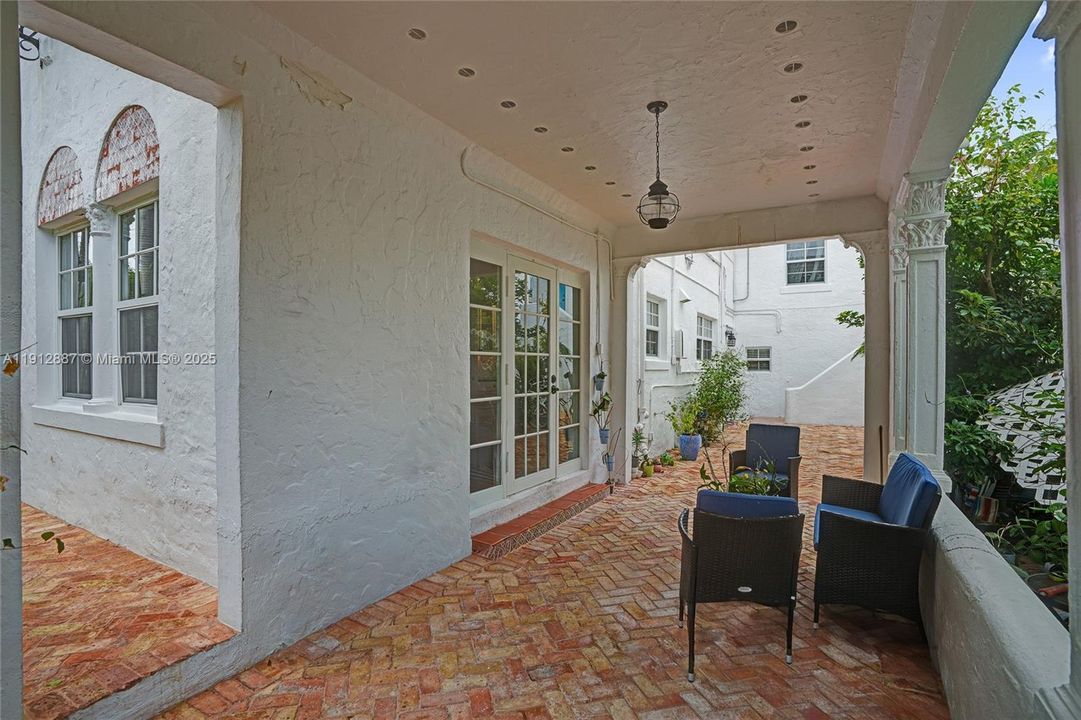 For Sale: $5,857,525 (8 beds, 5 baths, 4358 Square Feet)