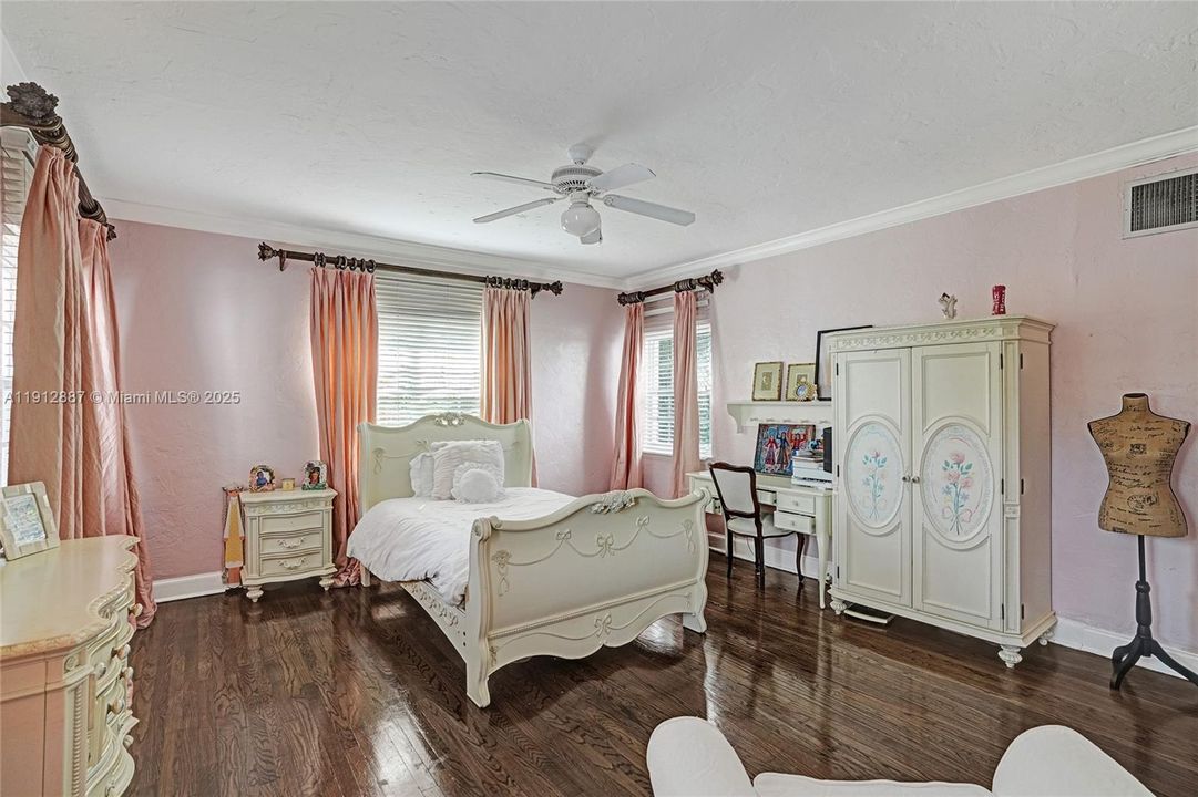 For Sale: $5,857,525 (8 beds, 5 baths, 4358 Square Feet)